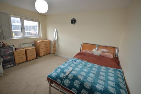 2 bedroom flat to rent, Bishops Corner, Hulme M15