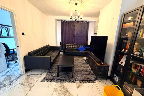 5 bedroom terraced house to rent, Westminster Gardens, Barking IG11