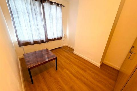 5 bedroom terraced house to rent, Westminster Gardens, Barking IG11