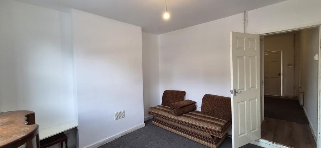 House in Nottingham - View 2