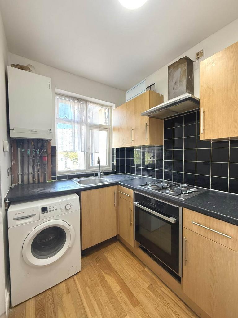 Apartment in Southall - View 3