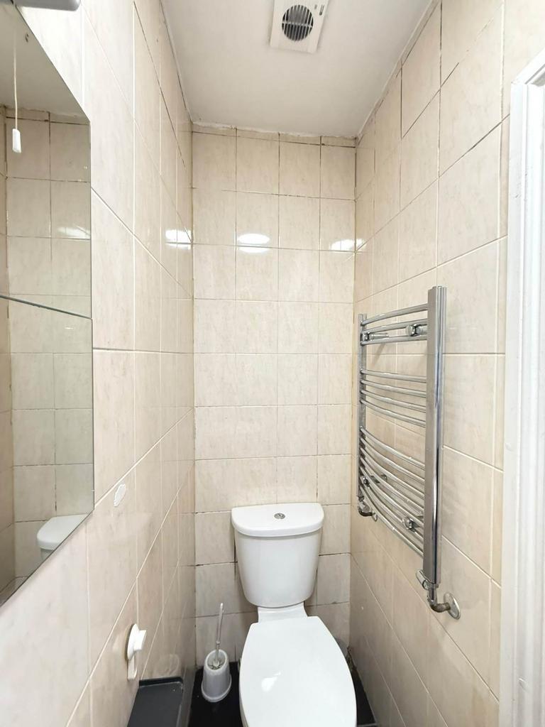 Apartment in Southall - View 5