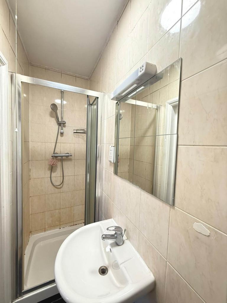 Apartment in Southall - More