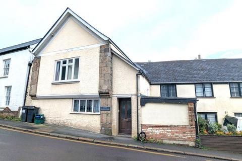 2 bedroom flat to rent, East Street, Bovey Tracey, TQ13