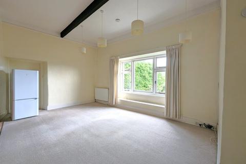 2 bedroom flat to rent, East Street, Bovey Tracey, TQ13