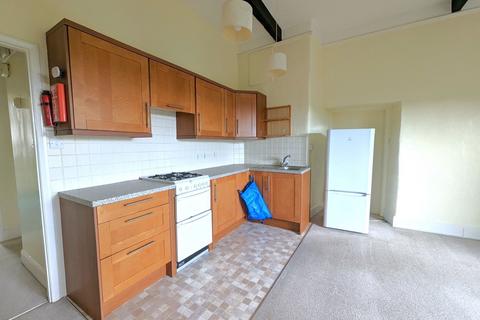 2 bedroom flat to rent, East Street, Bovey Tracey, TQ13