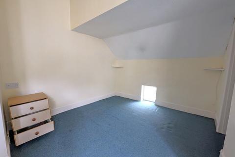 2 bedroom flat to rent, East Street, Bovey Tracey, TQ13