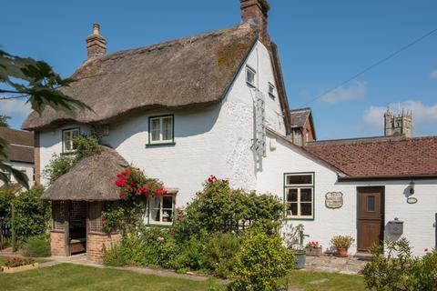 5 bedroom cottage for sale, Virginia Cottage, 31 Castle Street, Newport, Isle Of Wight