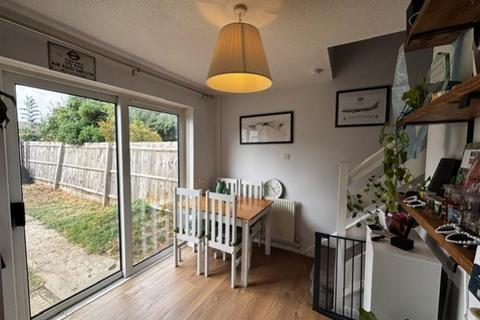 2 bedroom terraced house to rent, Mayfield Close, Carterton, Oxfordshire, OX18