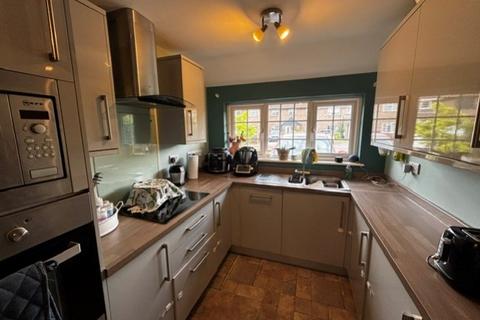 2 bedroom terraced house to rent, Mayfield Close, Carterton, Oxfordshire, OX18