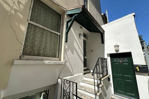 2 bedroom flat for sale, Flat 3, 104 Seaside Road, Eastbourne, East Sussex