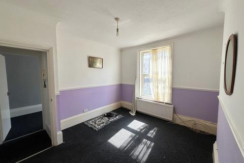 2 bedroom flat for sale, Flat 3, 104 Seaside Road, Eastbourne, East Sussex