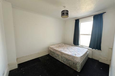 2 bedroom flat for sale, Flat 3, 104 Seaside Road, Eastbourne, East Sussex