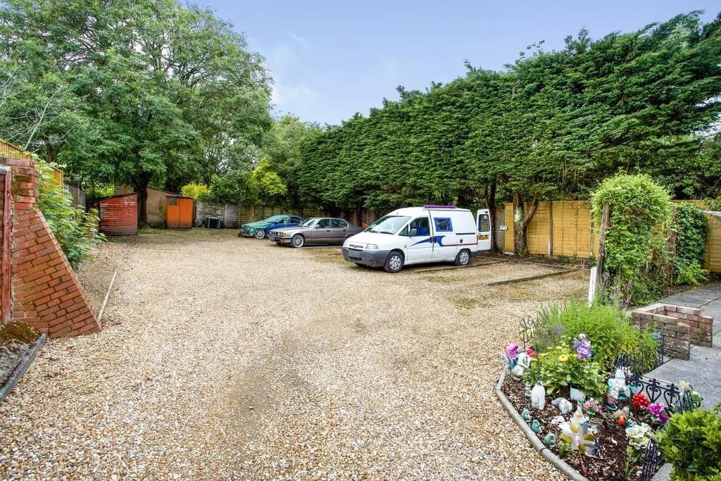 Apartment in Southampton - View 3