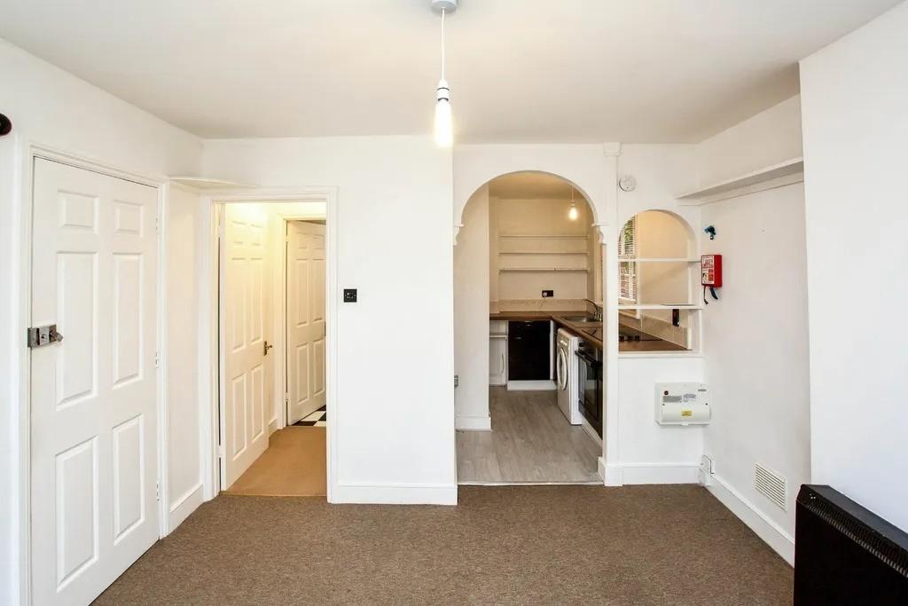 Apartment in Southampton - View 4