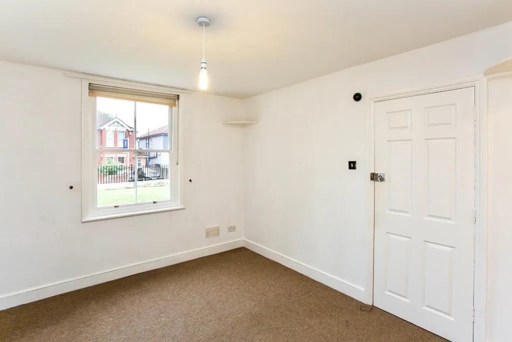Apartment in Southampton - View 5