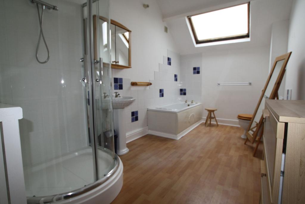 Apartment in Bristol - More