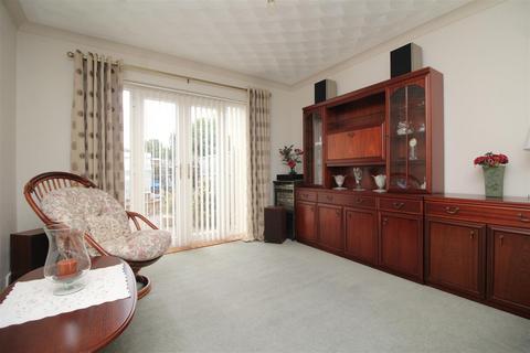 3 bedroom semi-detached house for sale, Desborough Avenue, Stanground, Peterborough