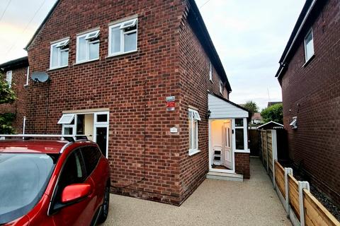 4 bedroom semi-detached house to rent, Craddock Road, Sale, M33