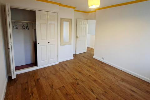 4 bedroom semi-detached house to rent, Craddock Road, Sale, M33