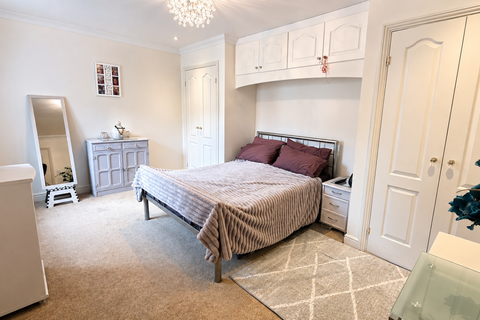 2 bedroom apartment for sale, Gidea Lodge, Gidea Park, RM2