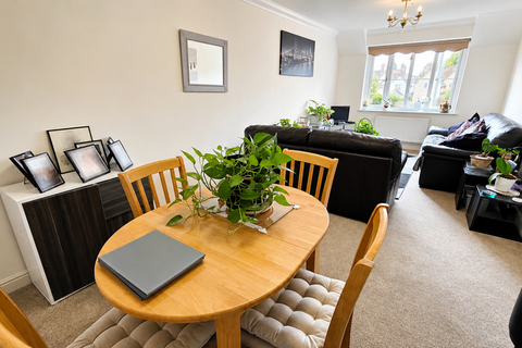 2 bedroom apartment for sale, Gidea Lodge, Gidea Park, RM2