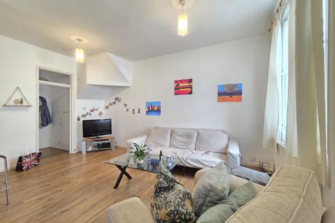 1 bedroom flat to rent, Gloucester Terrace, W2