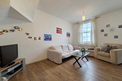 1 bedroom flat to rent, Gloucester Terrace, W2