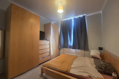 1 bedroom flat to rent, Gloucester Terrace, W2