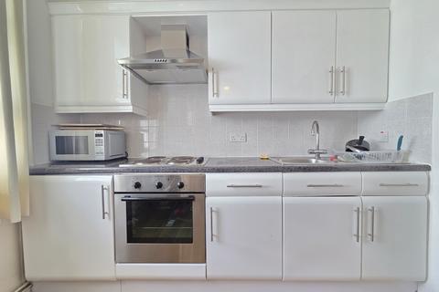 1 bedroom flat to rent, Gloucester Terrace, W2