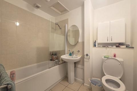 1 bedroom flat to rent, Gloucester Terrace, W2