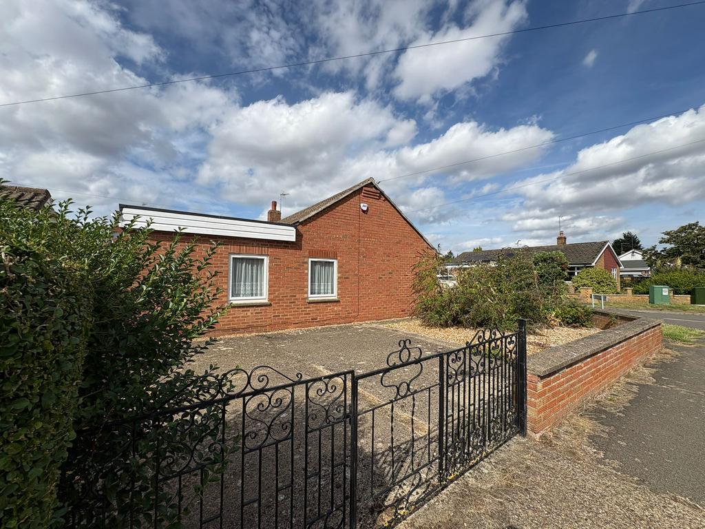 House in Burton Latimer - View 2