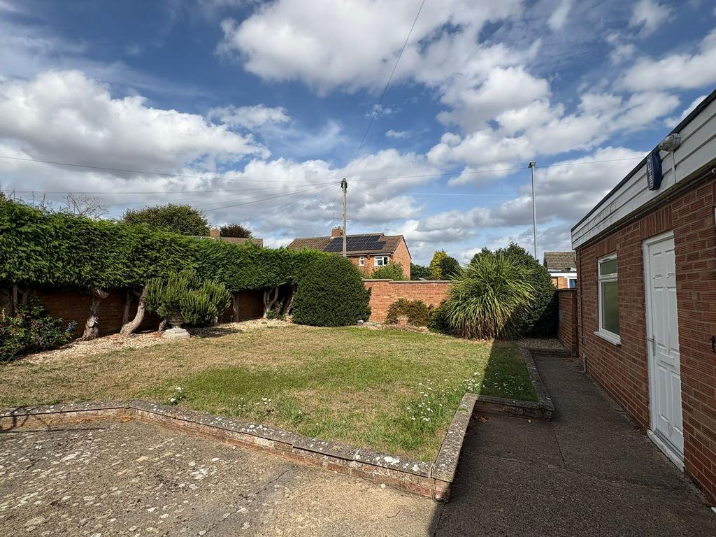 House in Burton Latimer - More