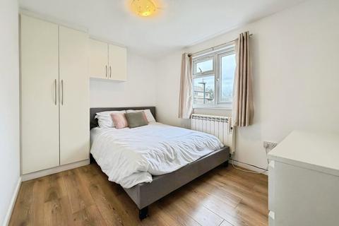 2 bedroom flat to rent, Conway Road, Whitton, Hounslow