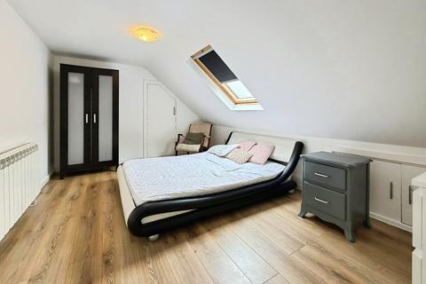 2 bedroom flat to rent, Conway Road, Whitton, Hounslow