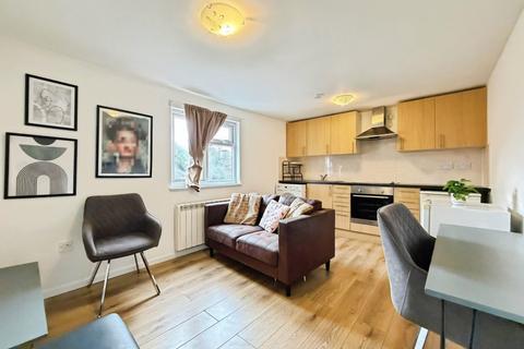2 bedroom flat to rent, Conway Road, Whitton, Hounslow
