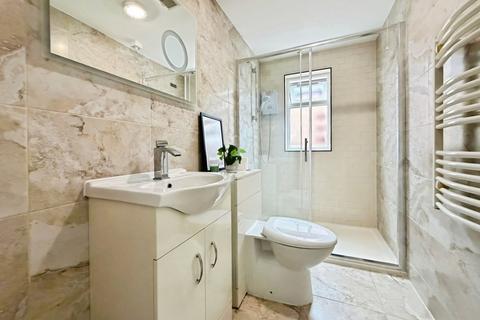 2 bedroom flat to rent, Conway Road, Whitton, Hounslow