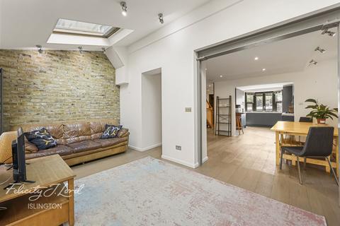undefined, Queensbury Street, London N1