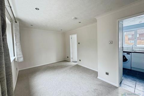 Studio to rent, Willow Drive, Ringwood