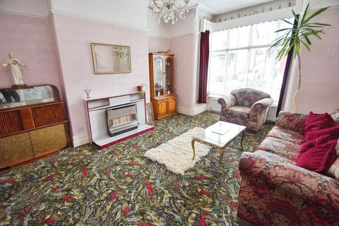 5 bedroom semi-detached house for sale, Avondale Crescent, Shipley BD18