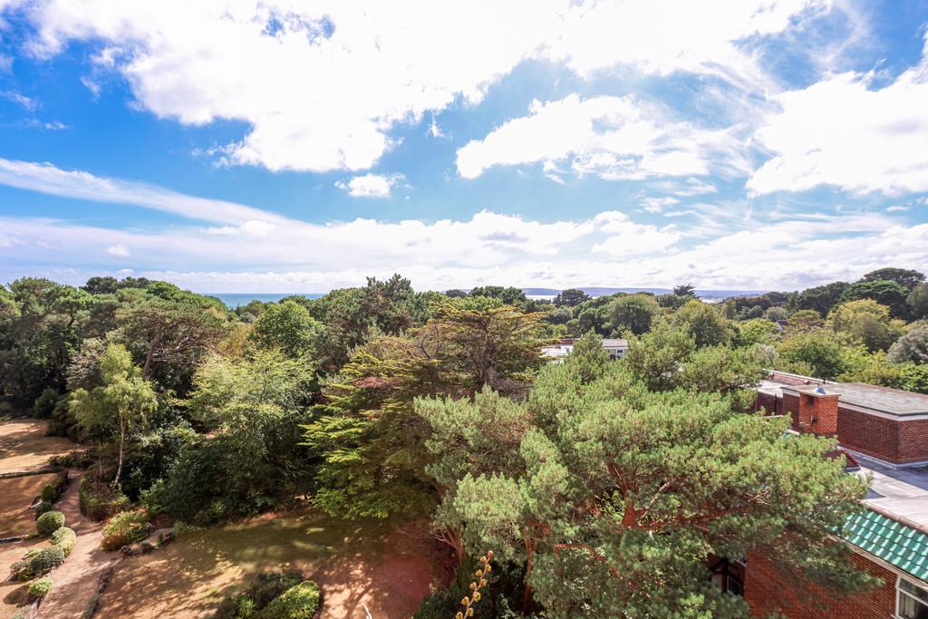 Apartment in Bournemouth - More