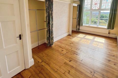 2 bedroom flat to rent, Broadparks Close