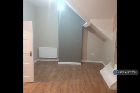2 bedroom flat to rent, Commercial Road, Llanhilleth, Abertillery, NP13