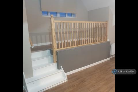 2 bedroom flat to rent, Commercial Road, Llanhilleth, Abertillery, NP13