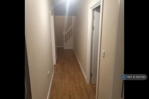 2 bedroom flat to rent, Commercial Road, Llanhilleth, Abertillery, NP13