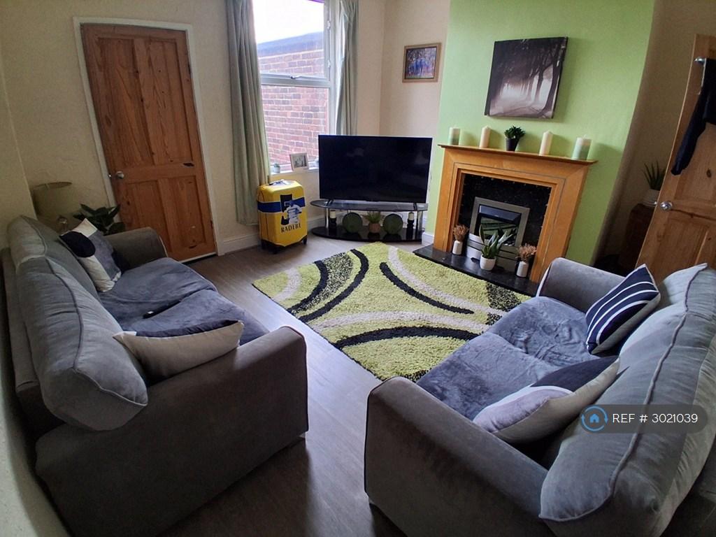 Apartment in Leeds, West Yorkshire - View 2