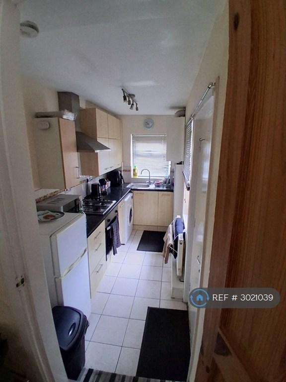 Apartment in Leeds, West Yorkshire - View 5