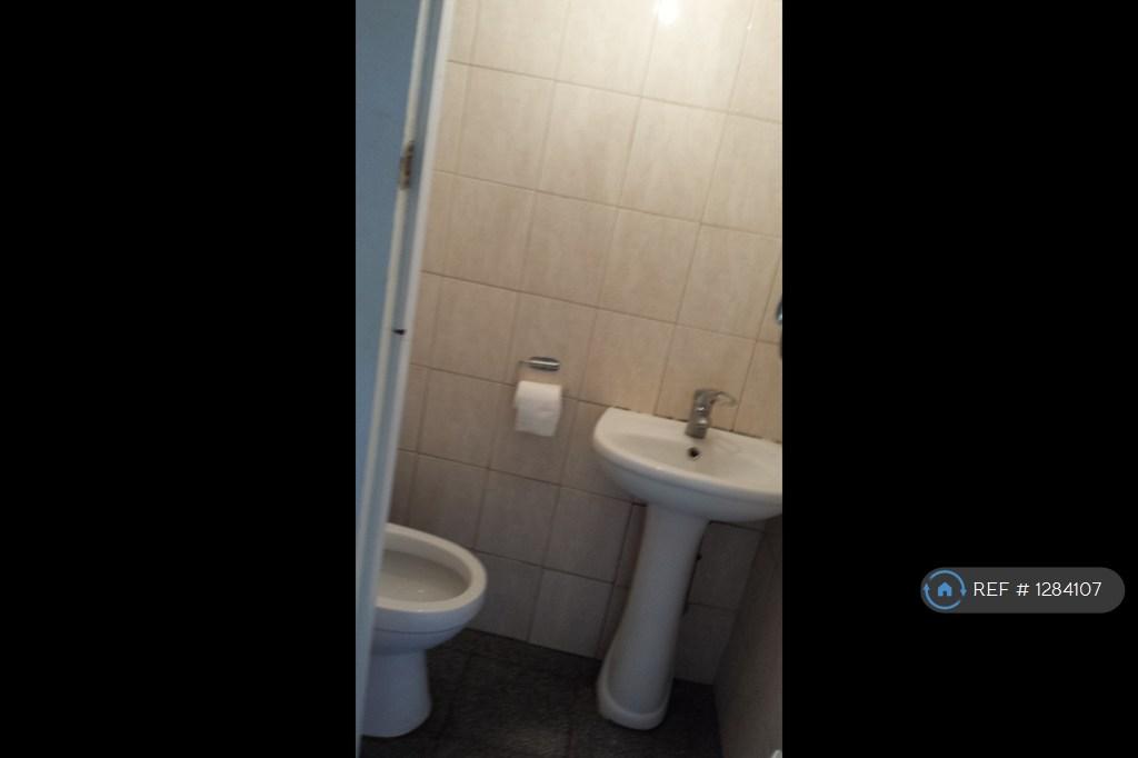 House in Hounslow - View 2
