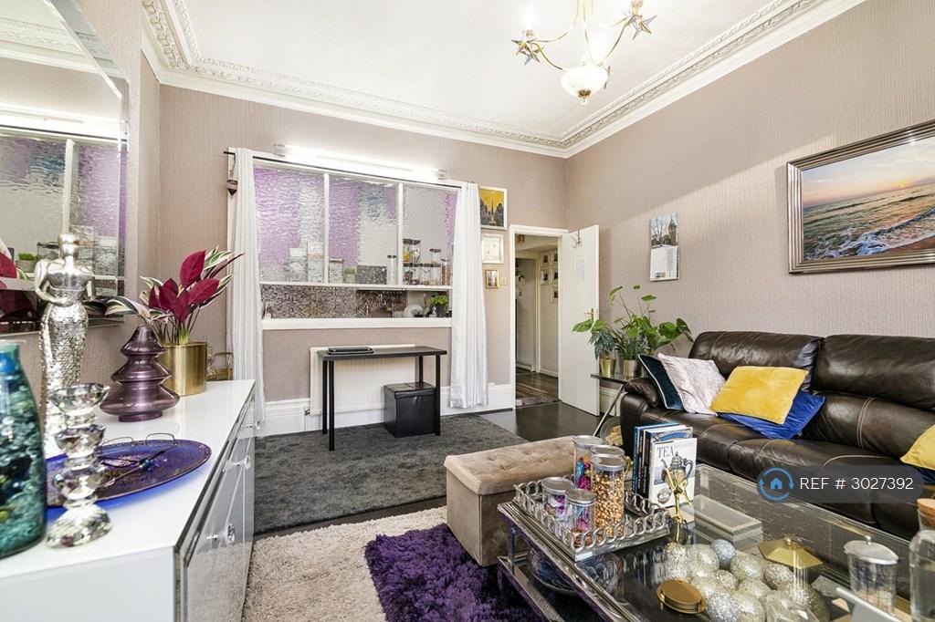 Apartment in Ilford - View 2