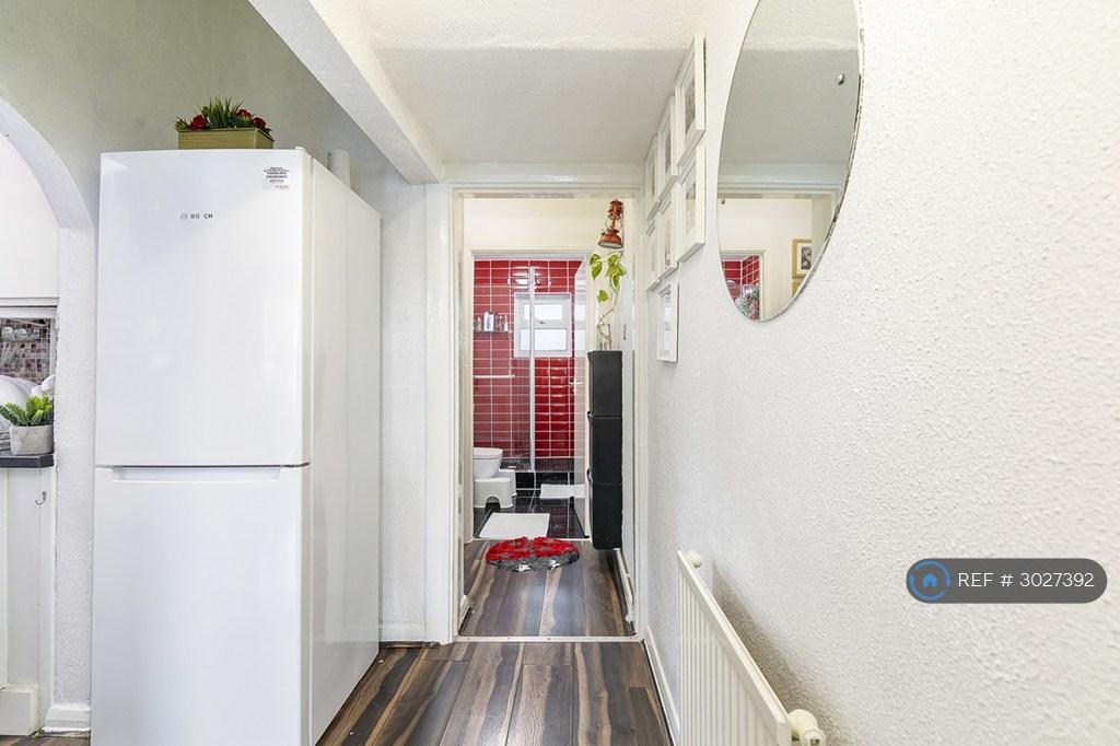 Apartment in Ilford - View 5